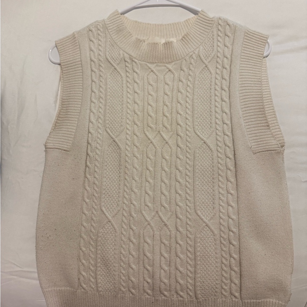 Cyrus Women’s Cream Cable Knit Crewneck Sweater